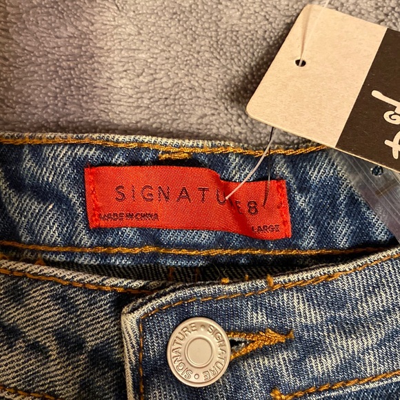 Pitaya Signature Distressed Jean Walking Shorts Large - Picture 4 of 7